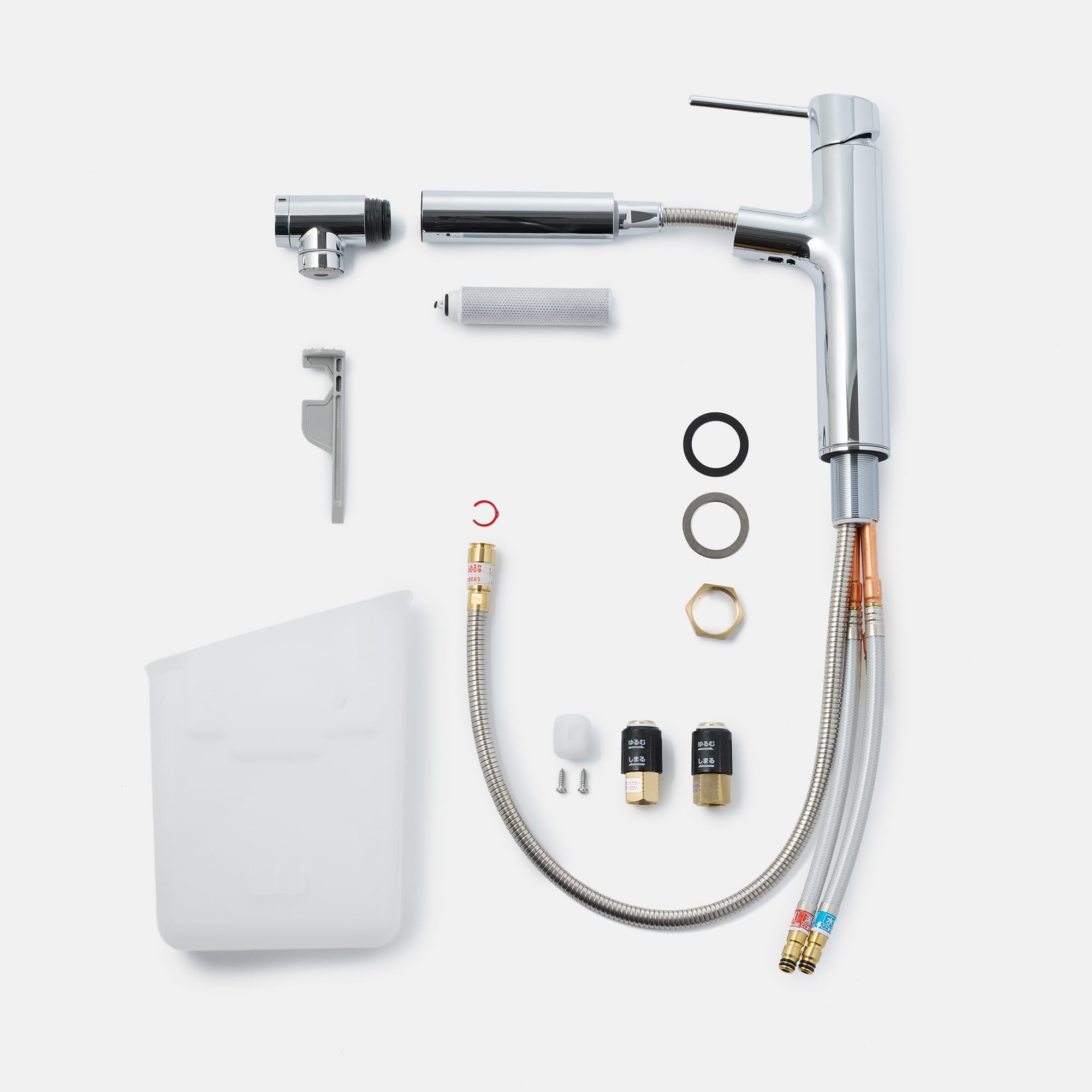 浄水器付き切替混合栓 ストレート（スパウト内蔵） クローム KB-PT002-22W-G201 パーツ一式。カートリッジ1個と水受け容器が付属しています