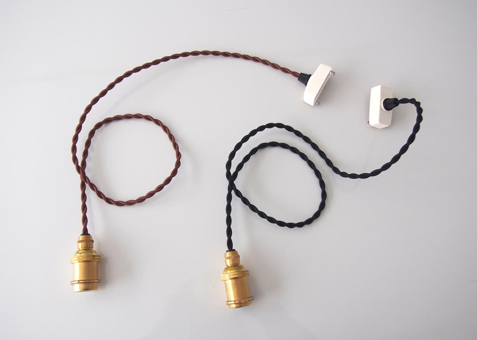 真鍮ソケットコード E17 ねじりコード（ブラウン） LT-PD011-01-G141 左：ブラウン　右：ブラック