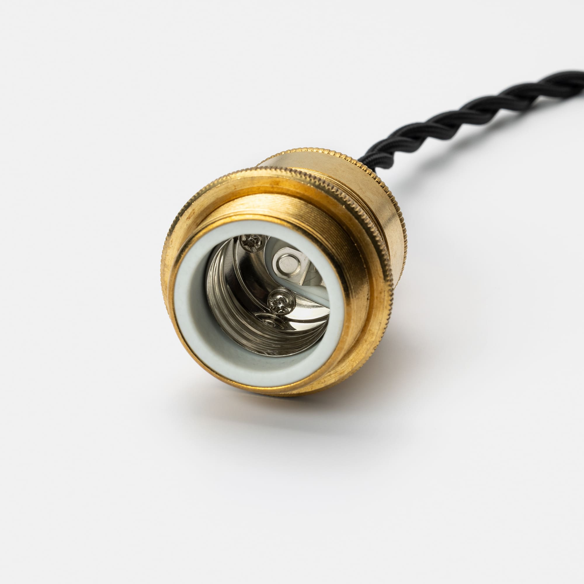真鍮ソケットコード E26 ねじりコード（ブラック） LT-PD011-06-G141 次回入荷分から仕様変更に伴いソケットの色が黒から白に変更となります。