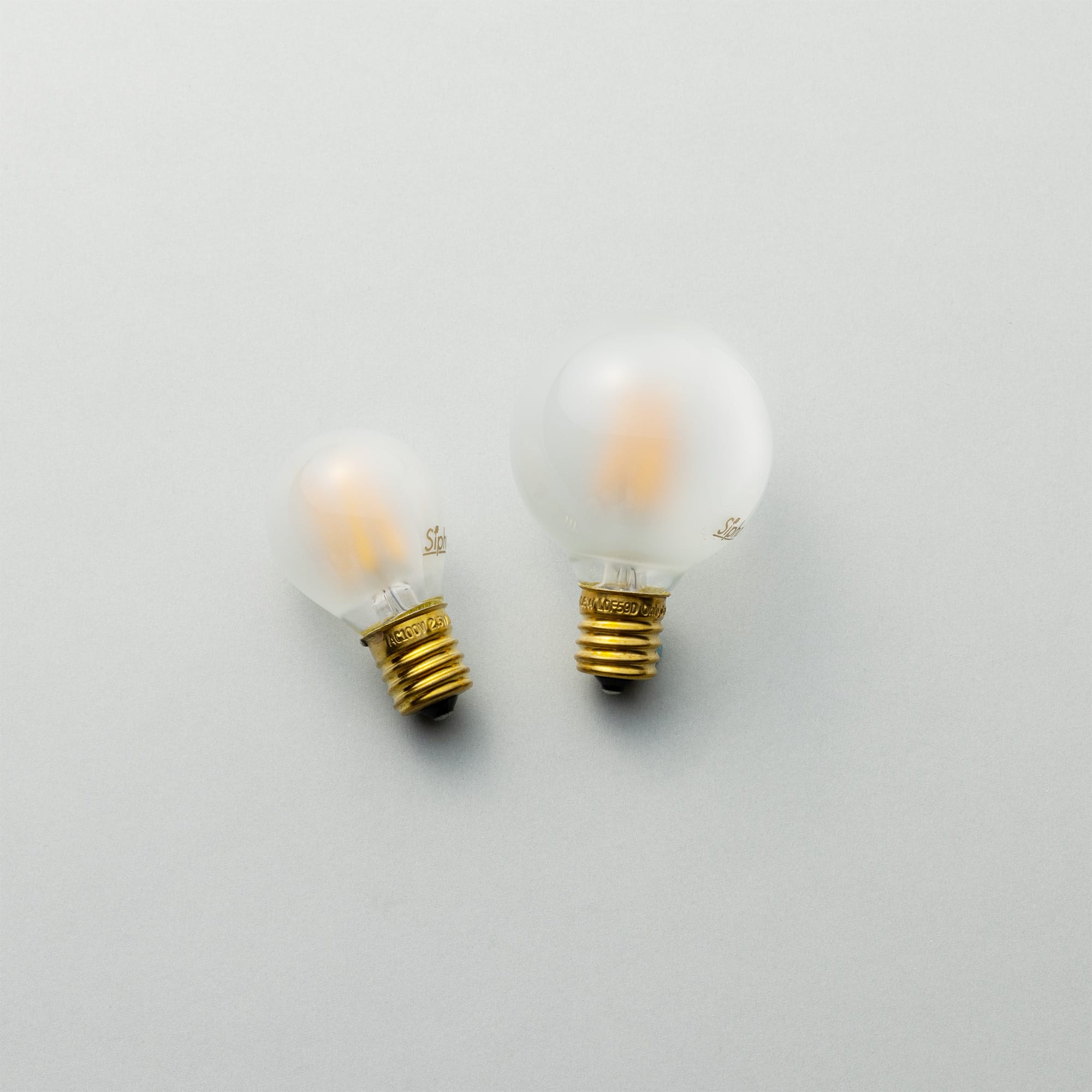 フロストLED電球 φ50(E17)25W相当 アイス 2200K電球色 LT-BB008-07-G141 左：φ35　右：φ50
