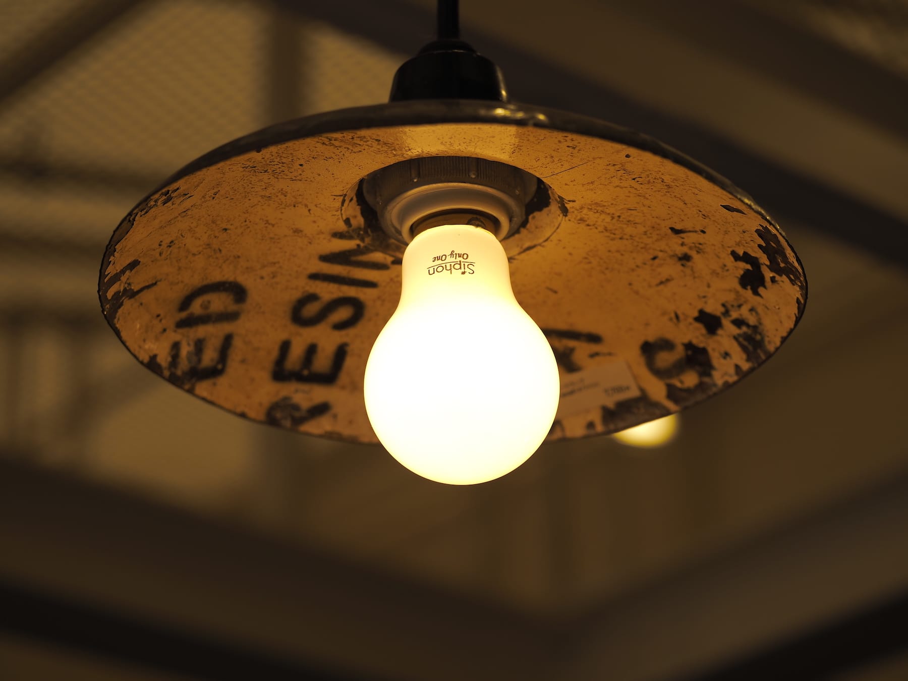 フロストLED電球 φ60(E26)40W相当 スノー 2700K電球色 LT-BB008-04-G141 廃材シェードランプ DRUM smallと合わせて