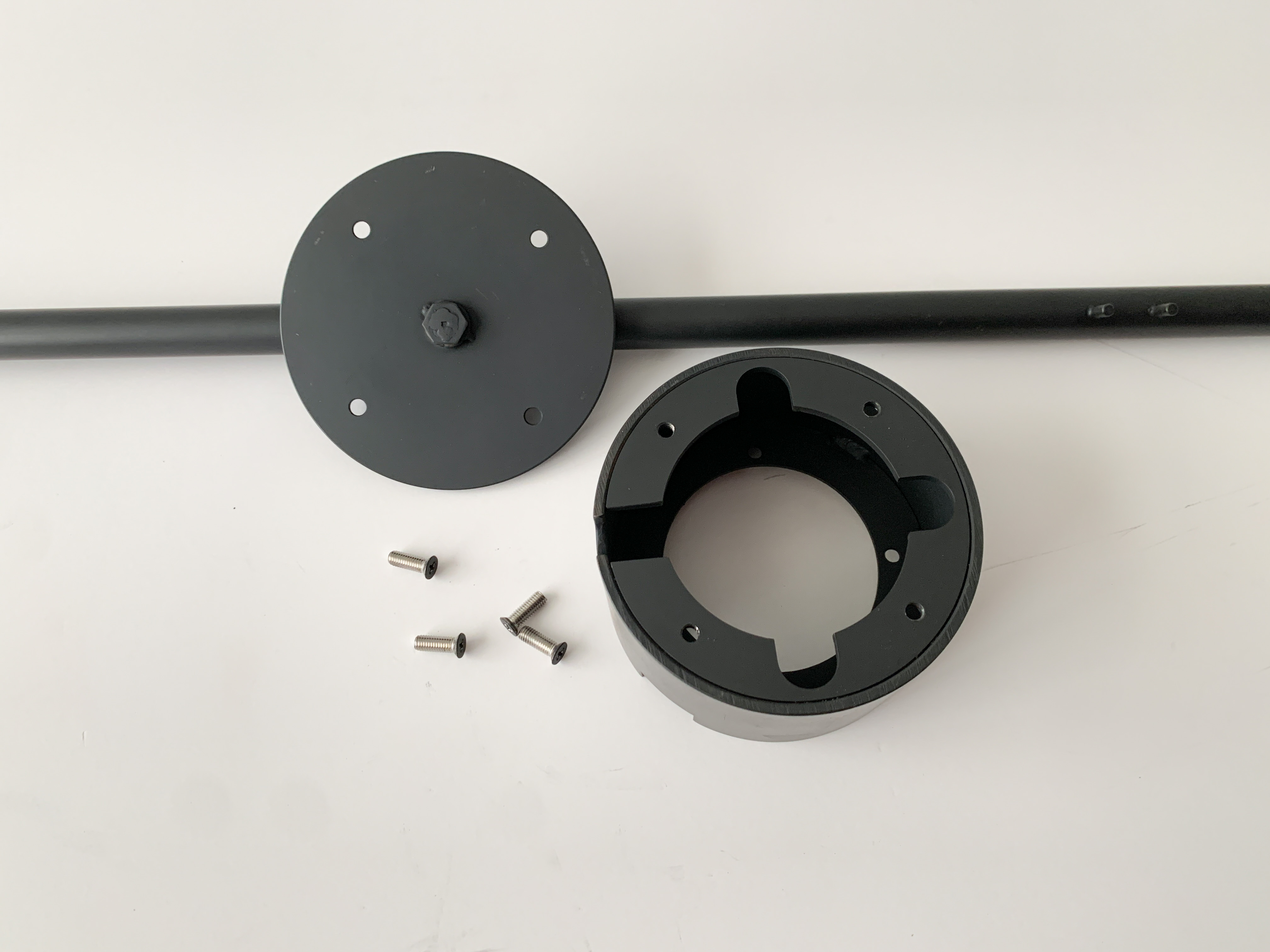 照明位置調節器 ペンダントサポーター 鉄 LT-PS001-01-G010 一度ビスを外してからローゼットに取り付けします（写真はBグループ仕様）