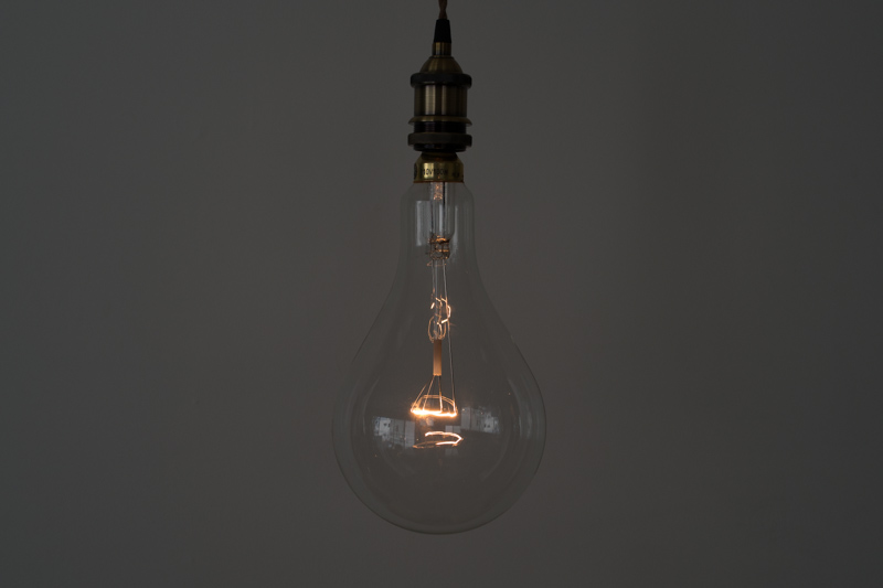 大型集魚灯電球 白熱集魚球(E26)100W LT-BB005-02-G141 集魚灯　点灯状態