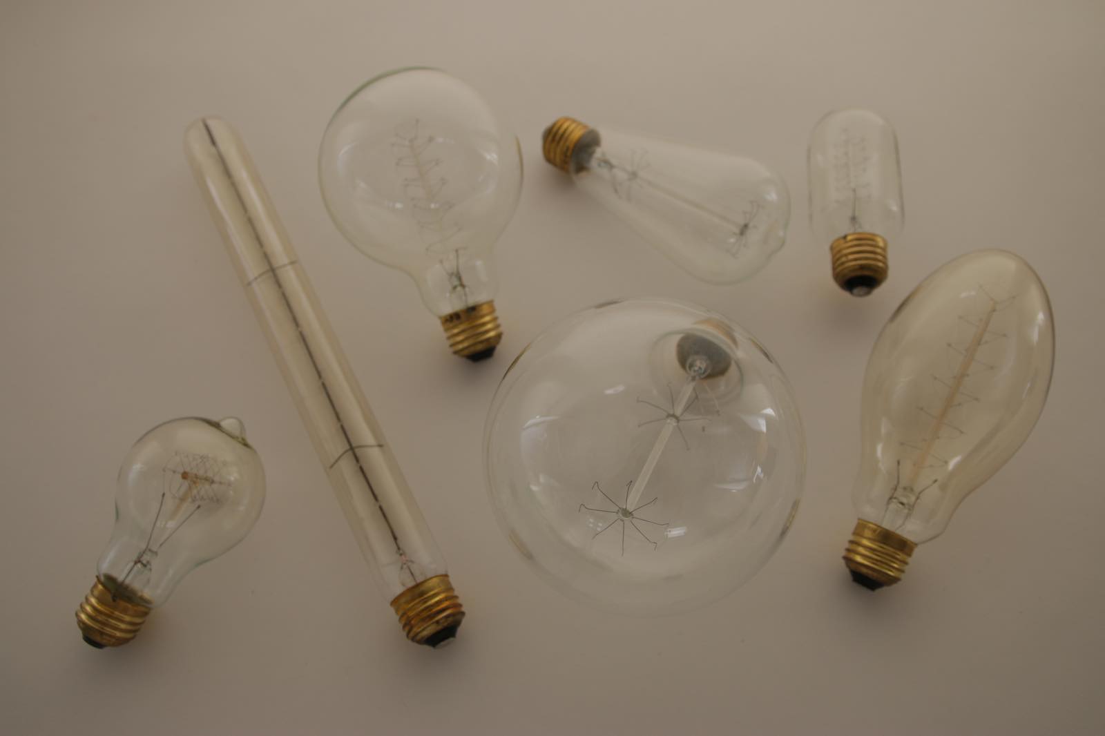 白熱アート電球 白熱エジソン(E26)40W LT-BB004-03-G141 気分によって付け替えたりして楽しむのもgood！