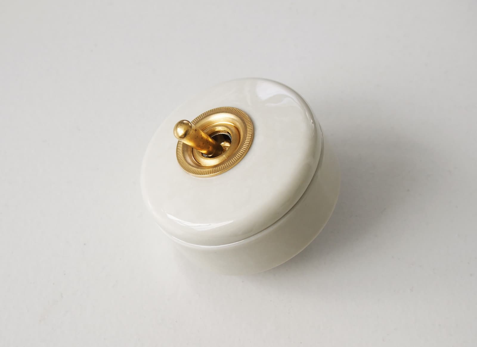 陶器スイッチ ホワイト LT-PS007-01-G141