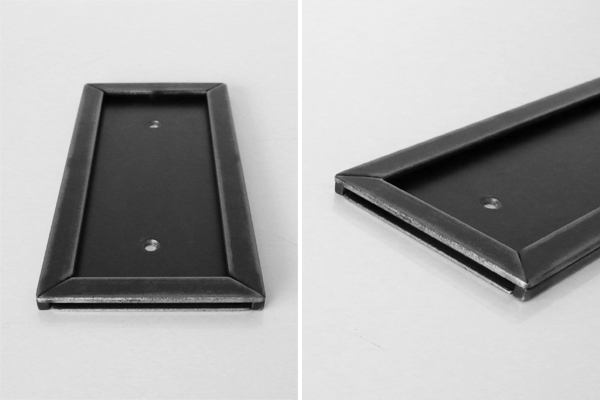 メタルネームプレートケース スチール Mサイズ ET-OT006-03-G108 こちらの穴からプレートを抜き差しできます