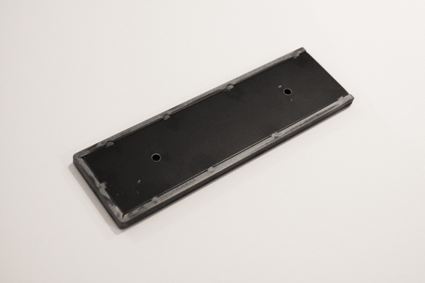 メタルネームプレートケース スチール Sサイズ ET-OT006-01-G108 ちなみに裏面はこんな感じ。ざっくりと