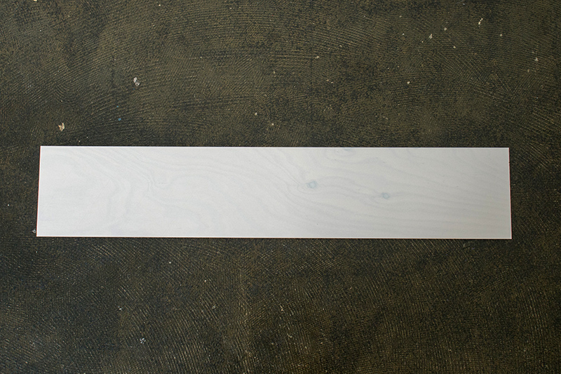 ラーチ合板パネル 白マット WL-WB009-03-G049 ぱっと見は白ですが、よく見るとうっすらと木目が透けています