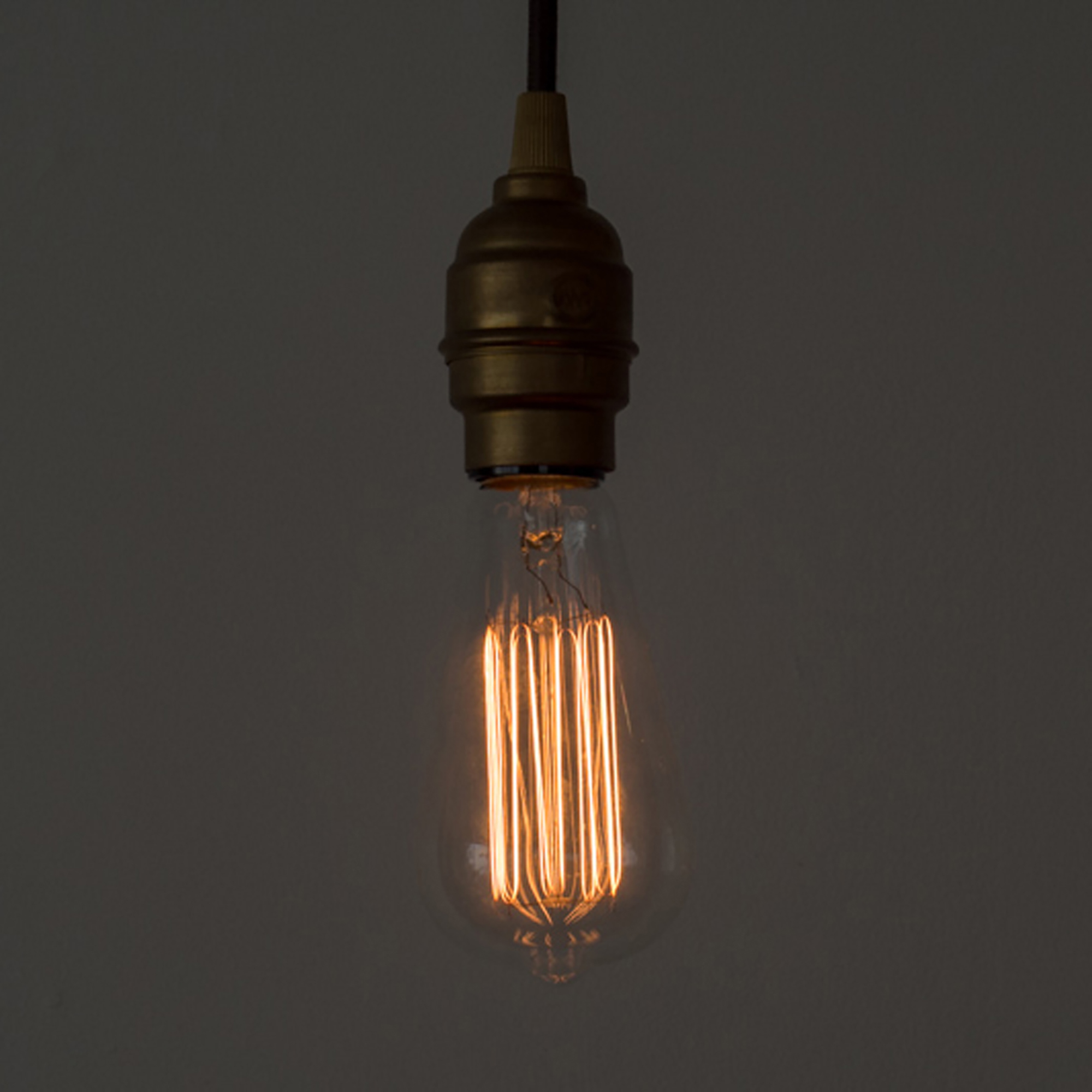 白熱アート電球 白熱エジソン(E26)40W LT-BB004-03-G141 白熱エジソンは点灯すると光の往復が現れます