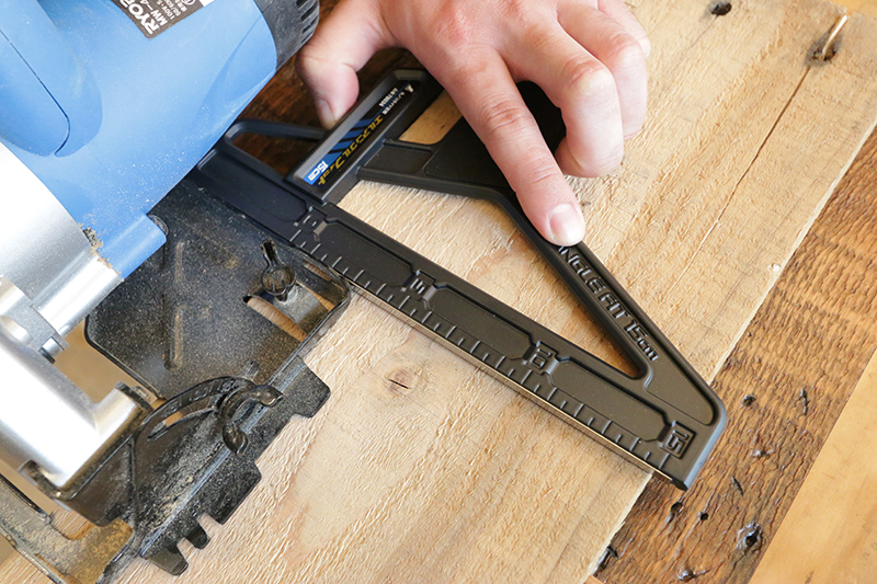 基本の道具工具 丸ノコガイド/直角 DM-TO003-13-G170 2×4材の切断時に最適な150mm