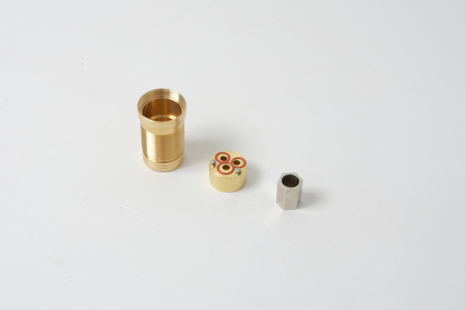 VOLAキッチン水栓 壁付け混合栓 KB-TP008-01-G201 10mm延長部材(レバー側) 。壁仕上げ厚が15mmを超える場合は延長部材が必要です。詳しくは施工説明書をご参照ください
