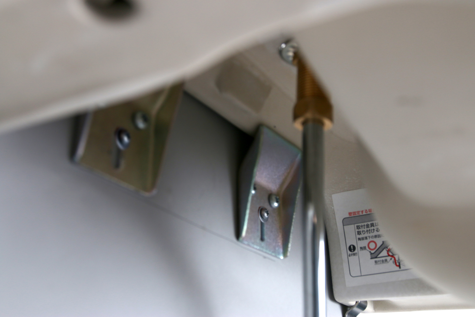 スクエア洗面器 ハイライズ KB-PR005-01-G201 壁付けの場合の取り付け金具