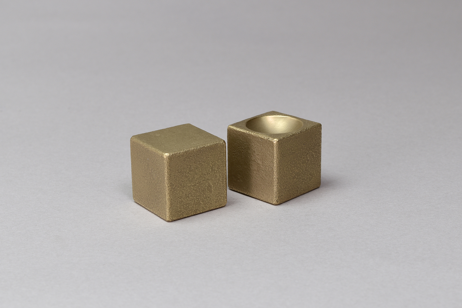 真鍮立方体つまみ 中サイズ | PS-HD003-02-G043 | 取っ手・つまみ 