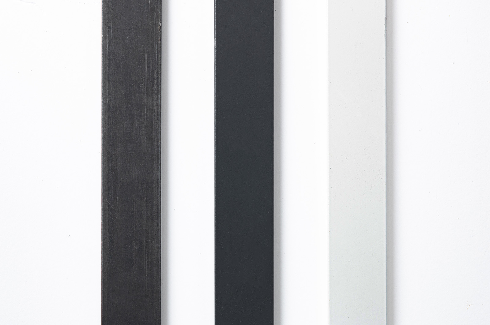 鉄の手摺 白塗装 L1010～2000 ET-SH003-06-G250 (左)黒皮、(中)黒塗装、(右)白塗装
