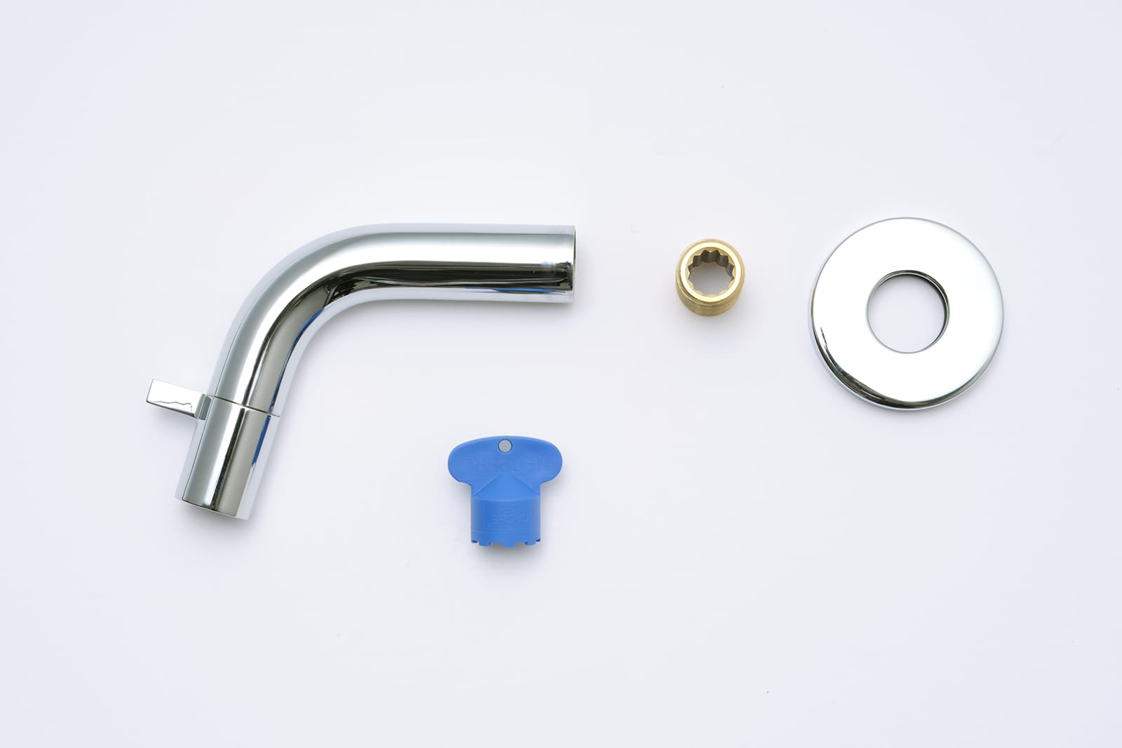 壁付けスパウトレバー水栓 洗面用 クローム L107 KB-TP011-01-G141 接続規格はG1/2。青色の付属品は吐水先部品（エアレーター）を取り外して掃除する際に必要なため、紛失しないよう保管してください