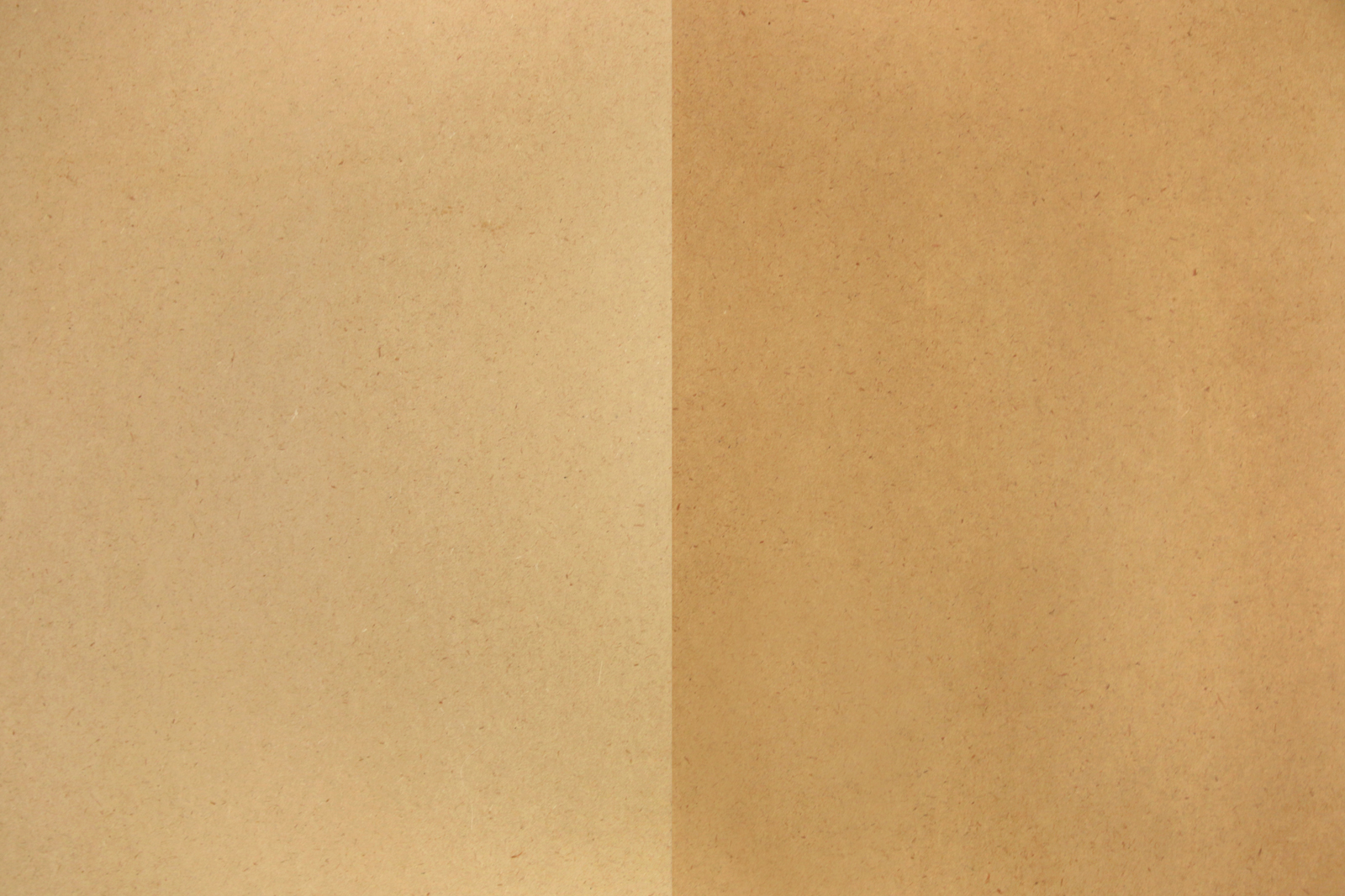 オーダーフラッシュドア MDF DW-DR010-03-G191 左：水性ウレタン塗装／右：クリアオイル塗装した例