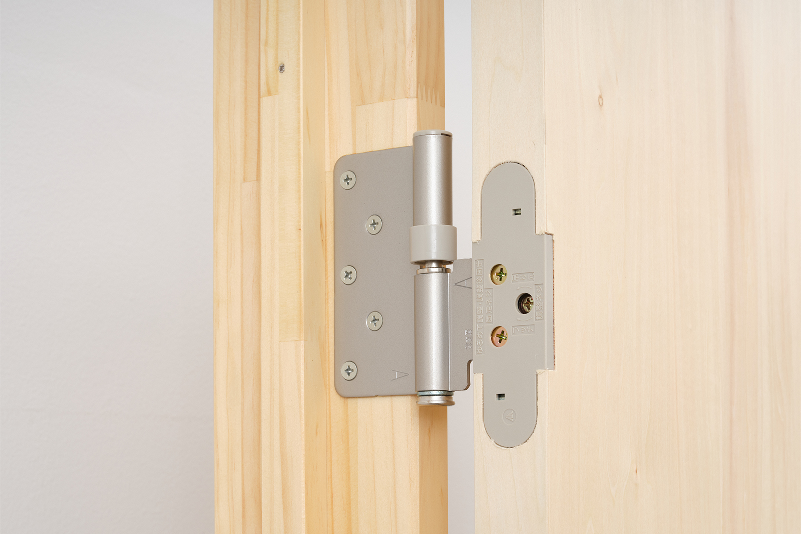木製ユニットドア 開き戸 シナ DW-DR012-04-G191 三次元調整丁番が付属します