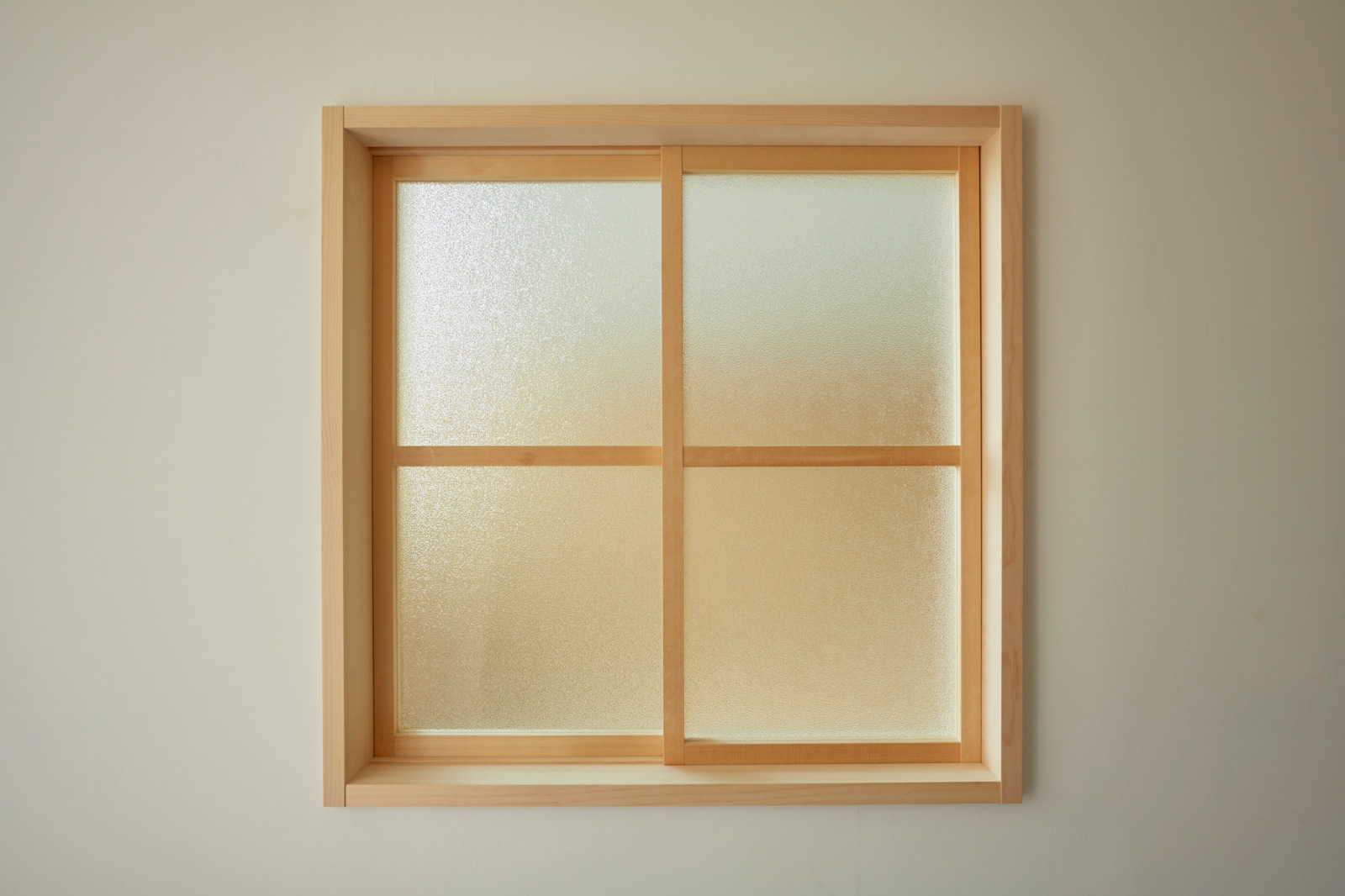 木製室内窓 780角 引き違いタイプ DW-DR008-01-G164 型板ガラス（梨地模様）も選べます