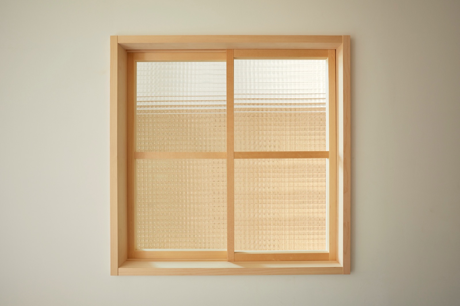 木製室内窓 780角 引き違いタイプ DW-DR008-01-G164 追加料金にてチェッカーガラスにもできます