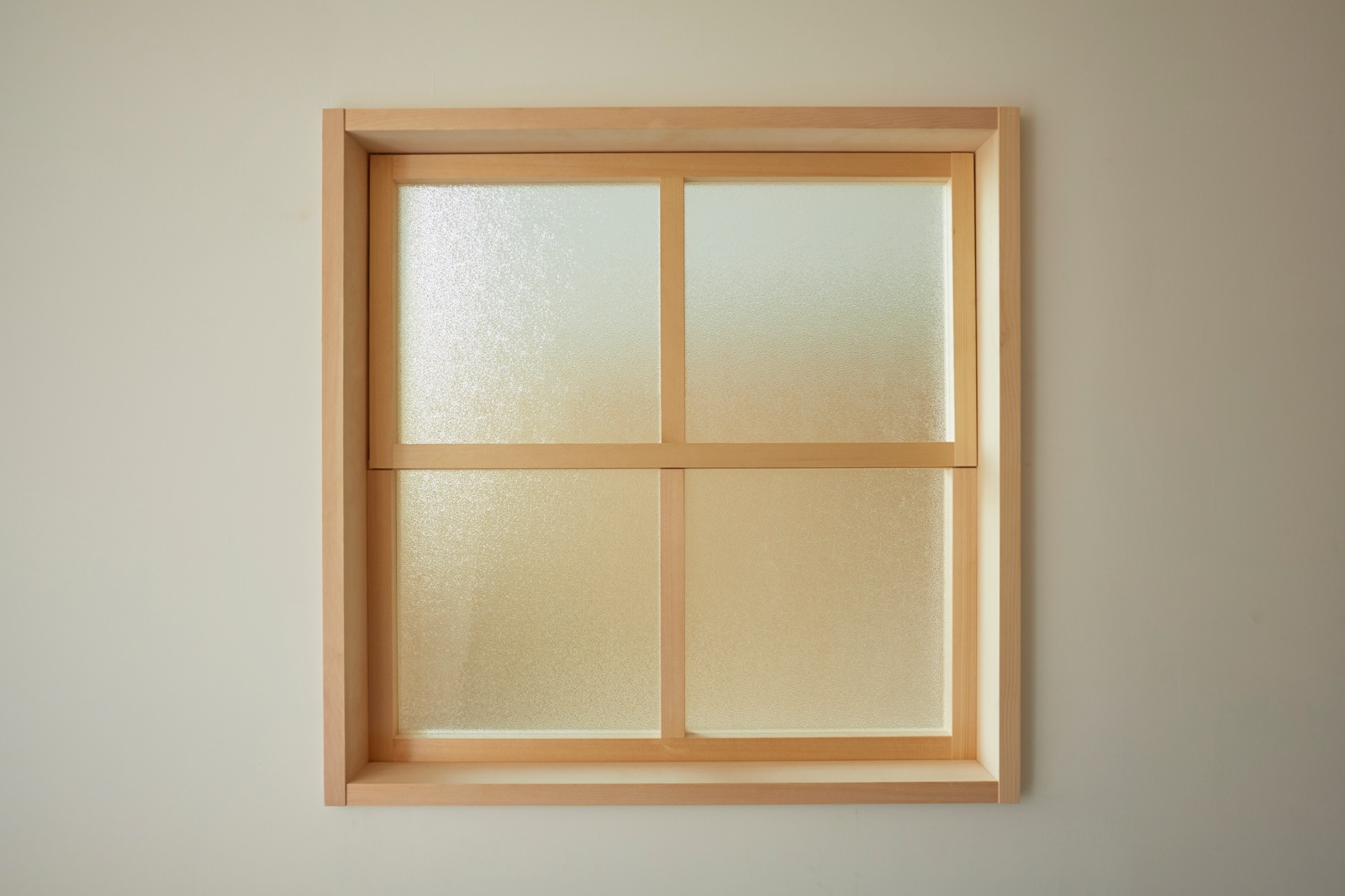 木製室内窓 780角 上部押し出しタイプ DW-DR008-02-G164 型板ガラス（梨地模様）も選べます