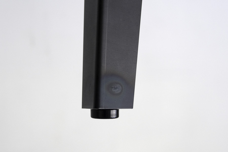 スチールプレート脚 H680 4本セット PS-TB006-01-G136 アジャスター部の表側には溶接による変色が多少見られます