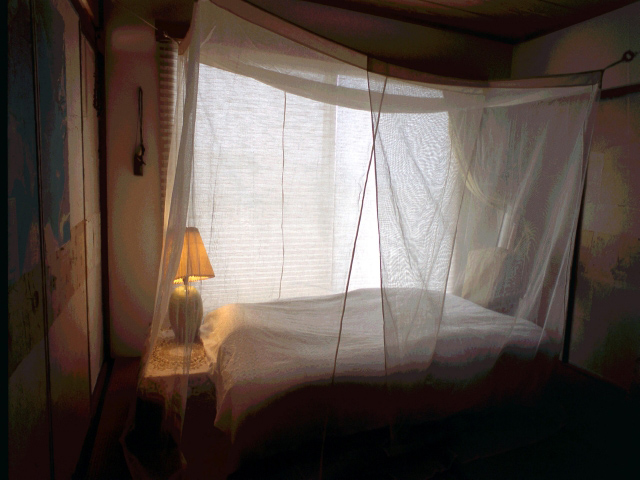 麻の蚊帳 ヘンプの蚊帳 ET-BO003-03-G048 ベッド用は、前面が開きます。（写真はダブルベッド用）