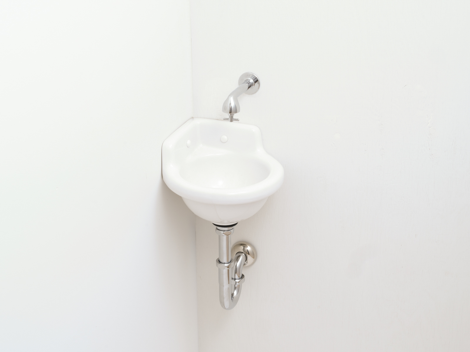 洗面水栓 WT-3：壁付けつまみ単水栓 KB-PT011-15-G141 コーナータイプ＋壁付けつまみ単水栓　※写真の水栓は旧仕様品
