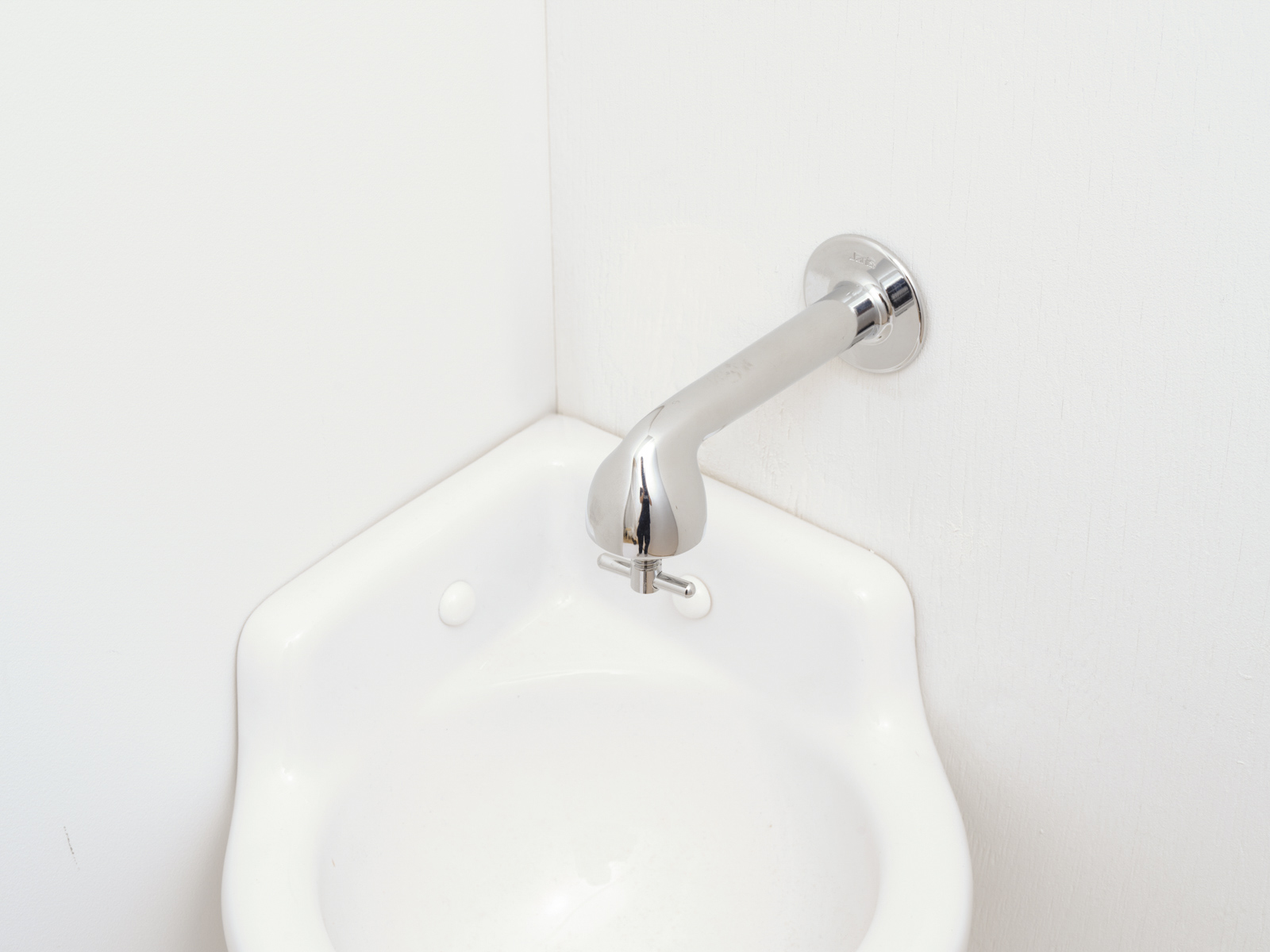 洗面水栓 WT-3：壁付けつまみ単水栓 KB-PT011-15-G141 ※写真の水栓は旧仕様品